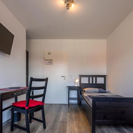 Gaestehaus Olympia Wilhelmshaven - Moderne Einzelzimmer Mit Eigenem Bad Fuer Monteure Schortens Exteriér fotografie