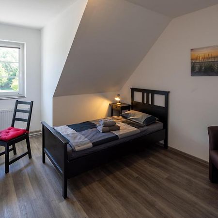 Gaestehaus Olympia Wilhelmshaven - Moderne Einzelzimmer Mit Eigenem Bad Fuer Monteure Schortens Exteriér fotografie