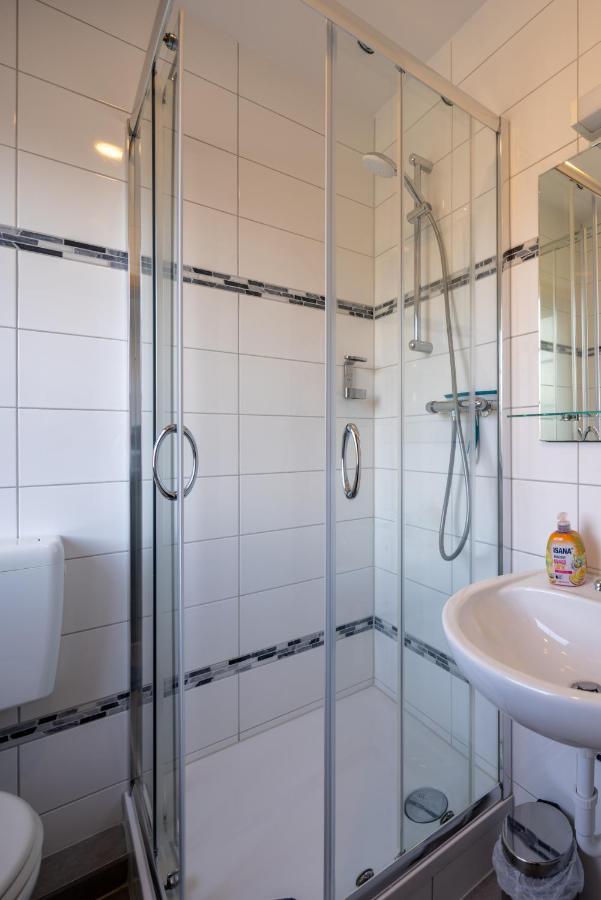 Gaestehaus Olympia Wilhelmshaven - Moderne Einzelzimmer Mit Eigenem Bad Fuer Monteure Schortens Exteriér fotografie