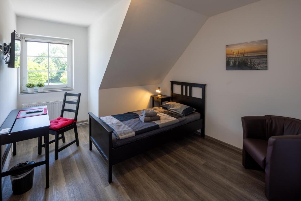 Gaestehaus Olympia Wilhelmshaven - Moderne Einzelzimmer Mit Eigenem Bad Fuer Monteure Schortens Exteriér fotografie