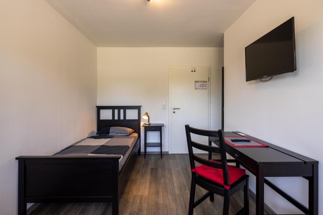 Gaestehaus Olympia Wilhelmshaven - Moderne Einzelzimmer Mit Eigenem Bad Fuer Monteure Schortens Exteriér fotografie